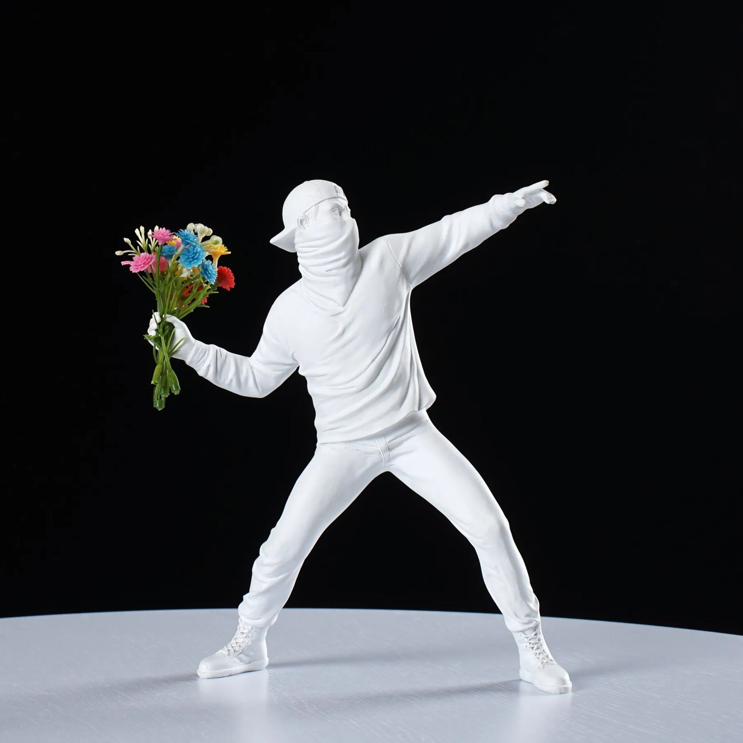 Banksy Sculpture Collection Art replica Flower Thrower Statue - Atirador de Flor Escultura Britânica Banksy - Replica de Arte - Feito a Mão - Alta Qualidade Artística