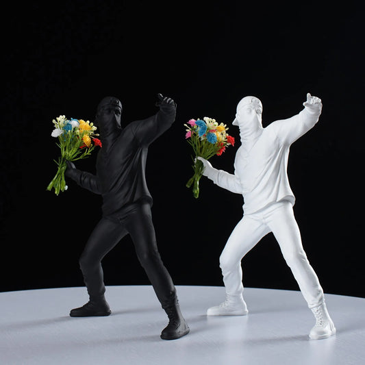 Banksy Sculpture Collection Art replica Flower Thrower Statue - Atirador de Flor Escultura Britânica Banksy - Replica de Arte - Feito a Mão - Alta Qualidade Artística