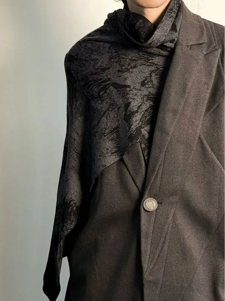 Cape-Scarf Dark Graphic Mystic Vibe -Winter Alternative Cashmere - Vintage Luxury - Capa-e-Echarpe com Estampa Obscura - Estilo Místico – Inverno em Cashmere-Alternativo  – Luxo Vintage