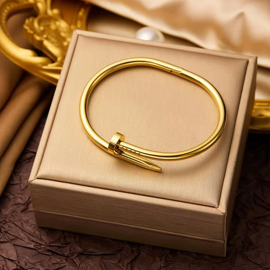 Cartier-Like Bracelet - Iconic Style - Artificial Gold - Stainless Steel. Pulseira Icônica Estilo Cartier em Metal Cor Ouro.