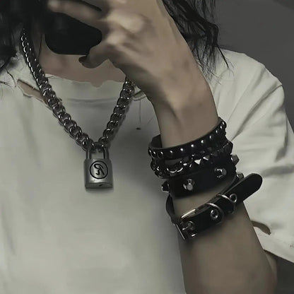 Black Punk Bracelets For Men Women- Gothic Spike Rivets - Leather - Pulseiras-Tiras de Couro com Tachas - Preto e Variações.