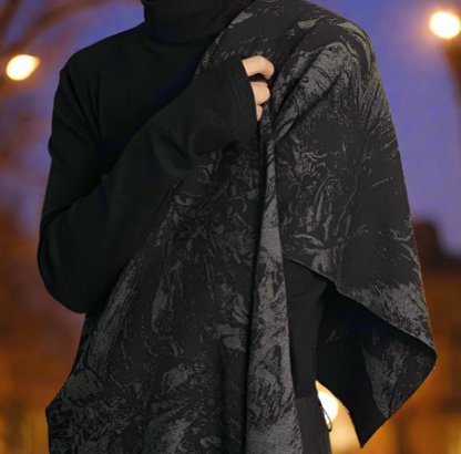 Cape-Scarf Dark Graphic Mystic Vibe -Winter Alternative Cashmere - Vintage Luxury - Capa-e-Echarpe com Estampa Obscura - Estilo Místico – Inverno em Cashmere-Alternativo  – Luxo Vintage