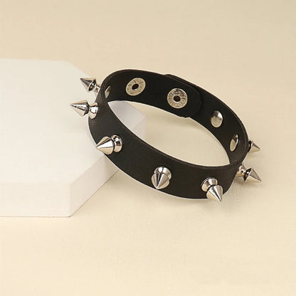 Black Punk Bracelets For Men Women- Gothic Spike Rivets - Leather - Pulseiras-Tiras de Couro com Tachas - Preto e Variações.